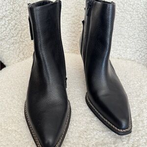 New Zodiac Women's Darrah Western Boots
Black Leather Size 6.5